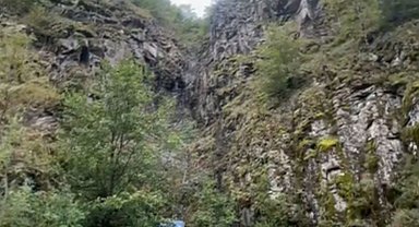 Artvin'de otomobil uçurumdan yuvarlandı: 1 ölü