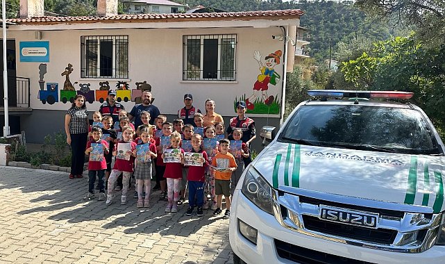 Aydın'da jandarma ekipleri öğrencileri bilgilendirdi