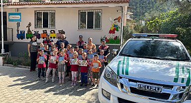 Aydın'da jandarma ekipleri öğrencileri bilgilendirdi