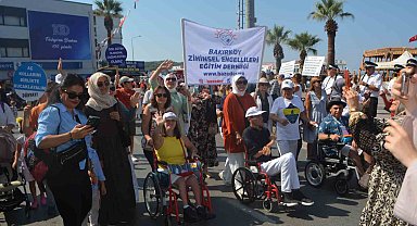 Ayvalık'ta 32'si düzenlenen "Engelliler Şenliği" coşkusu