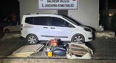 Ayvalık'ta 33 göçmen ve 1 organizatör jandarmadan kaçamadı