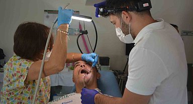 Ayvalık'ta Engel Tanımayan Diş Hekimleri'nden ağız ve diş terapisi