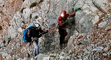 Babadağ'da mahsur kalan paraşütçü kurtarıldı