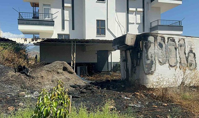 Bahçe temizliği için yakılan ateş konteyneri küle çevirdi