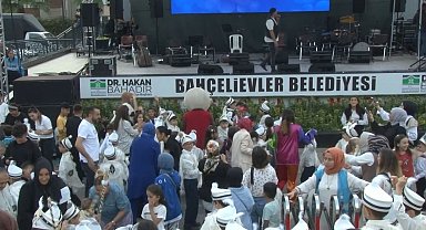 Bahçelievler'de düzenlenen sünnet şöleni renkli görüntülere sahne oldu