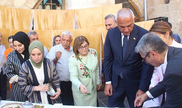 Bakan Ersoy, restorasyonu tamamlanan caminin açılışını yaptı