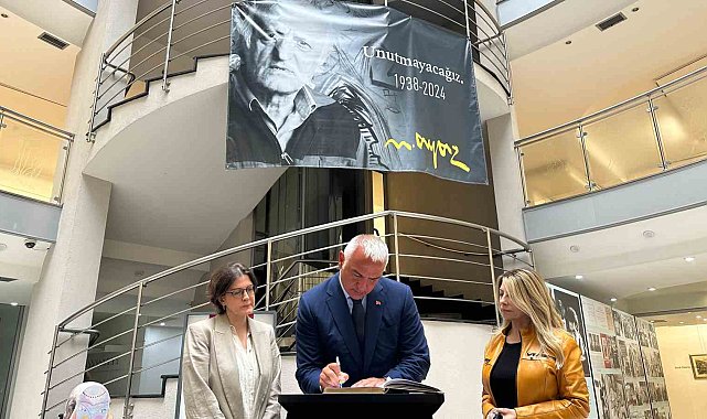 Bakan Ersoy'dan 'Tutkulu İki Yürek' sergisine ziyaret