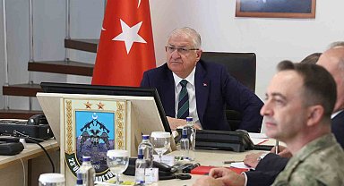 Bakan Güler, sınır ötesinde görev yapan birlik komutanlarıyla video konferans toplantısı gerçekleştirdi