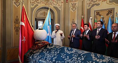 Bakan Işıkhan, Ertuğrul Gazi Türbesi'nde dua etti