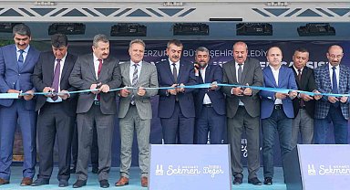 Bakan Tekin Erzurum'da yöresel ürünler çarşının açılışını yaptı