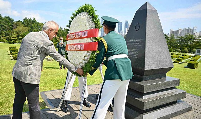 Bakan Uraloğlu, Busan'da Kore Şehitlerini ziyaret etti