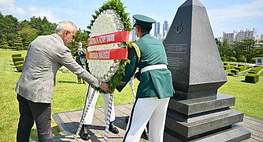 Bakan Uraloğlu, Busan'da Kore Şehitlerini ziyaret etti