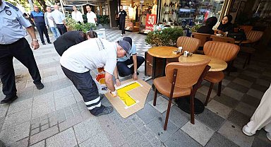 Bakırköy Belediyesi zabıta ekiplerinden işletmelerin kaldırım işgaline karşı çalışma