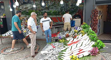 Balık sezonu açıldı, balıklar tezgahlardaki yerini aldı