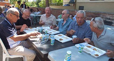 Balıkesir'de davullu klarnetli keşkek dövme geleneği asırlardır sürüyor
