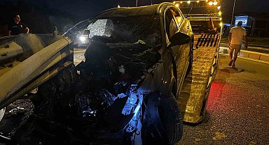 Bariyerlere çarpan alkollü sürücü yaralandı