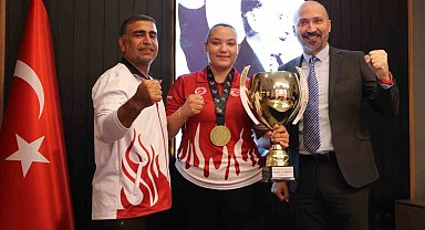 Başkan Arıkan, Dünya Şampiyonu Özge Güder'i ağırladı