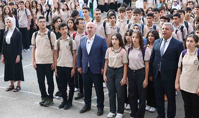 Başkan Muzaffer Bıyık, her pazartesi okulda öğrencilerle bir araya geliyor