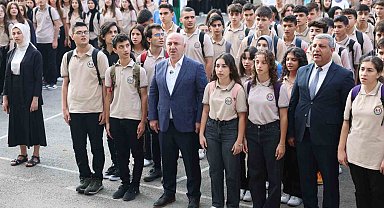 Başkan Muzaffer Bıyık, her pazartesi okulda öğrencilerle bir araya geliyor