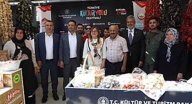 Başkan Şahin festival alanında vatandaşlarla bir araya geldi