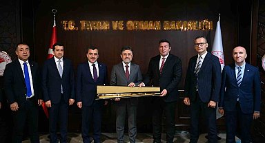 Başkan Ulupınar Ankara'da bakanlar ile bir araya geldi
