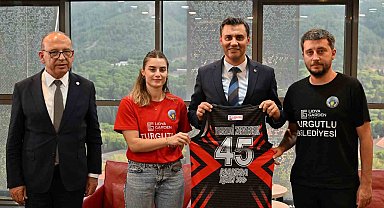 Başkan Zeyrek: "12 bin 500 evladımıza 17 farklı branşta destek sağlıyoruz"