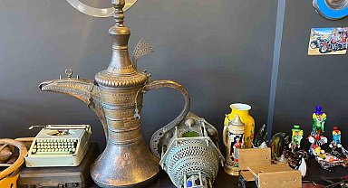 Başkentte antika eşyalar ve klasik otomobiller ilk defa bir arada satıldı