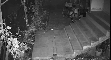 Batman'da bahçeye giren hırsız, 20 saniyede bisikleti sırtlayıp kaçtı