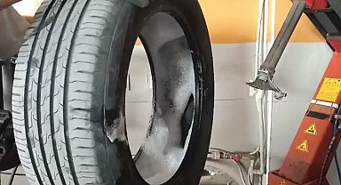 Batman'da mahalle lastikçisi kadın sürücüye 20 bin lira fiyat çıkardı, gerçek ise bayide ortaya çıktı