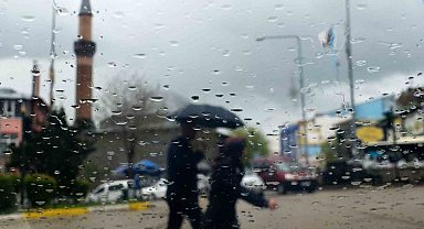 Bayburt'ta sağanak etkili oldu