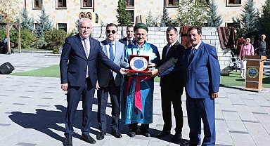 Bayburt'ta yılın ahisi Mürsel Baykal seçildi