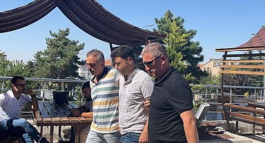 Bekçi, eşini boğazından bıçakladı