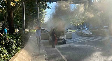 Beşiktaş'ta otomobil alev aldı, anne ve çocuğu son anda kurtuldu