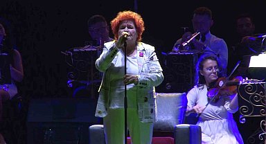 Beşiktaş'ta Selda Bağcan rüzgarı