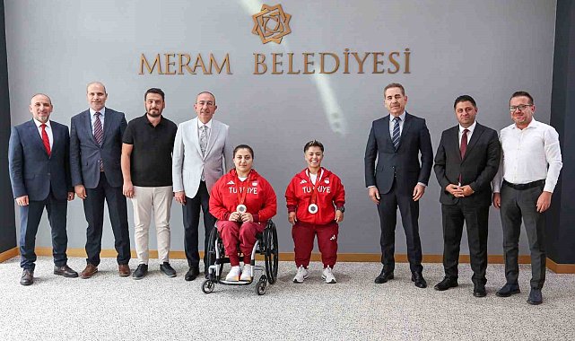 Besra ve Sibel madalyalarıyla Başkan Kavuş'u ziyaret etti