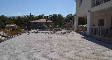 Beydağı Mahallesi ve Cemevi'nde kilit taşı çalışmaları