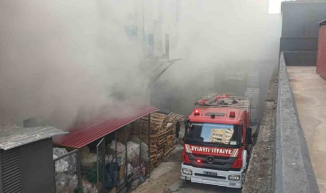 Beylikdüzü'nde kimya fabrikasında korkutan yangın