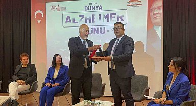 Beyoğlu'nda alzheimer farkındalık ve bilgilendirme etkinliği düzenlendi