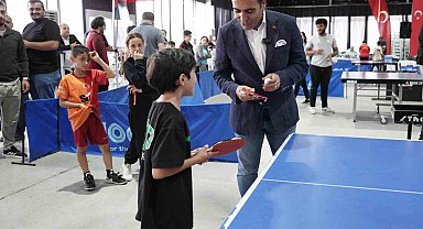 Beyoğlu'nda düzenlenen Masa Tenisi Turnuvası'nda 170 genç sporcu yarıştı