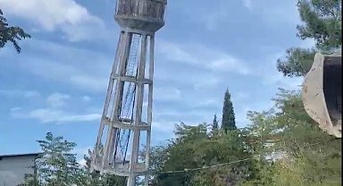 Bilecik'te 40 yıllık su deposu kulesi yıkıldı