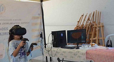 Bilecik'te çocuklar sanal gerçeklik gözlüğü ile Güneş sistemini gezdi