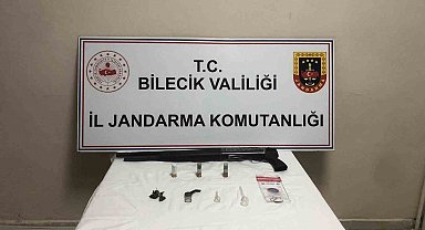 Bilecik'te ekiplerden kaçan şüpheli, uyuşturucu madde ve ruhsatsız tüfek ile yakalandı