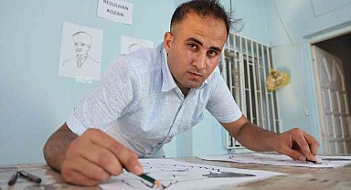 Binlerce kez deneme yaparak 2 elle resim çizmeyi başaran elektrik ustası yeteneğiyle dikkat çekiyor
