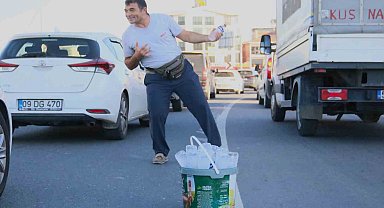 Bir şişe suyla birlikte bolca mutluluk satıyor