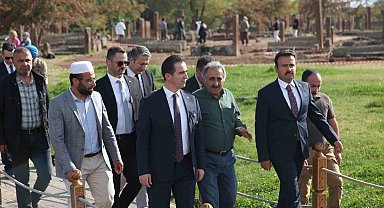 Bitlis'in yeni Valisi Karakaya ilk ziyaretini tarihi ilçe Ahlat'a yaptı