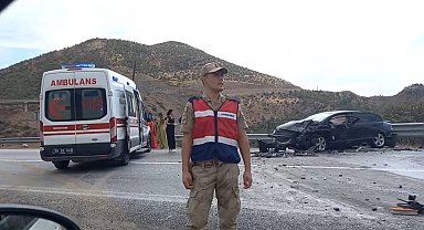 Bitlis'te araçlar kafa kafaya çarpıştı: 8 yaralı