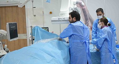 Böbrekte oluşan kanser hücresi ameliyatsız 10 dakikada tedavi edildi