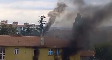Boş okul binasında çıkan yangın paniğe neden oldu