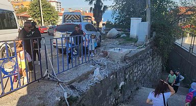 Bozuk altyapı ilkokul öğrencilerinin korkulu rüyası oldu