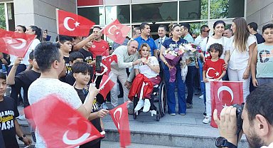 Bronz madalya kazanan milli sporcu Nazmiye Muratlı, Hatay'da coşkuyla karşılandı